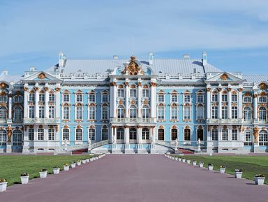 Петергоф и Кронштадт: два города за один день - экскурсия в Санкт-Петербурге