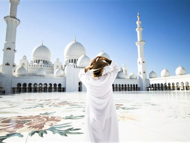 Групповая экскурсия в мечеть Шейха Зайда и прогулка по Лувру в Абу-Даби - экскурсия в Дубае