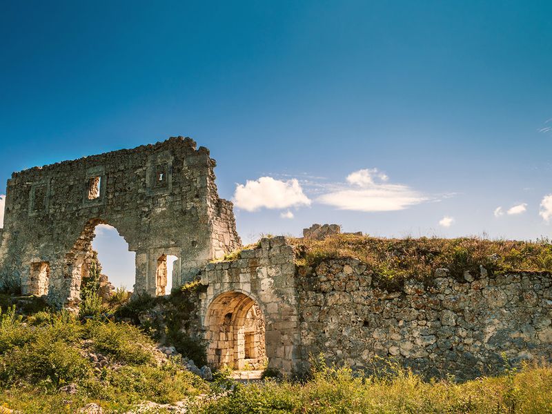 Средневековье в Крыму: пещерный Мангуп-Кале - экскурсия в Севастополе