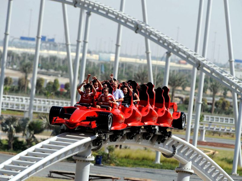 Билеты в парк Ferrari World с обедом - экскурсия в Дубае