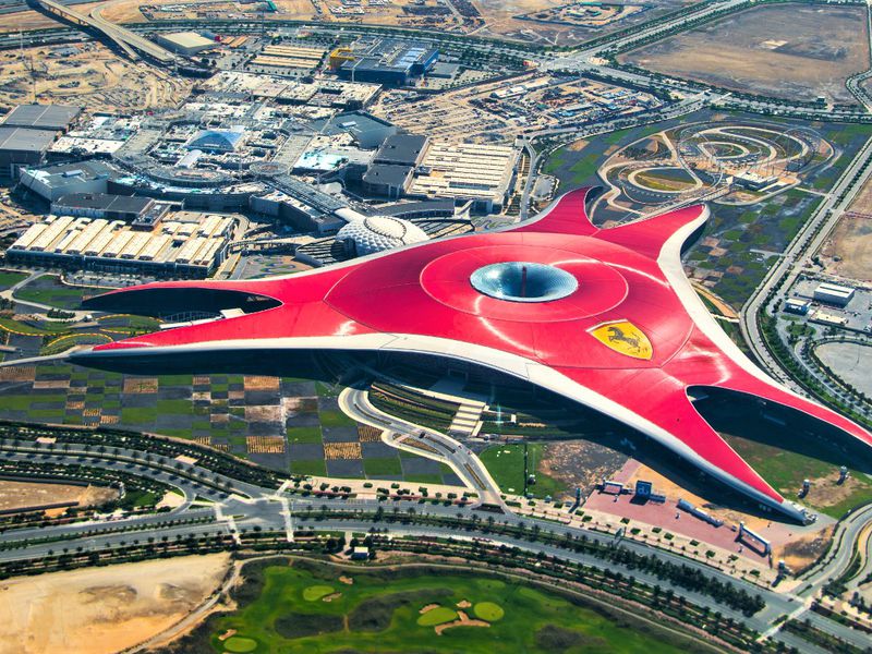 Билеты в парк Ferrari World с обедом - экскурсия в Дубае