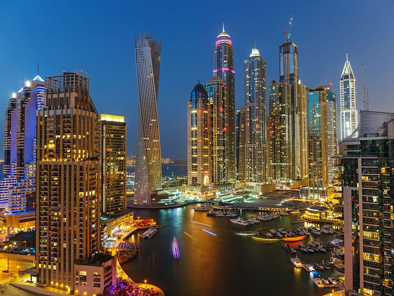 Ужин и вечернее шоу на арабской лодке доу — в Дубай из Шарджи - экскурсия в Шардже
