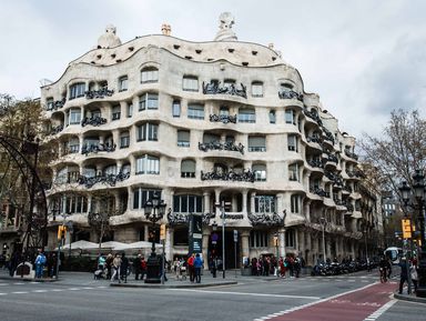 15 историй Барселоны: прогулка на велосипеде и электросамокате - экскурсия в Барселоне
