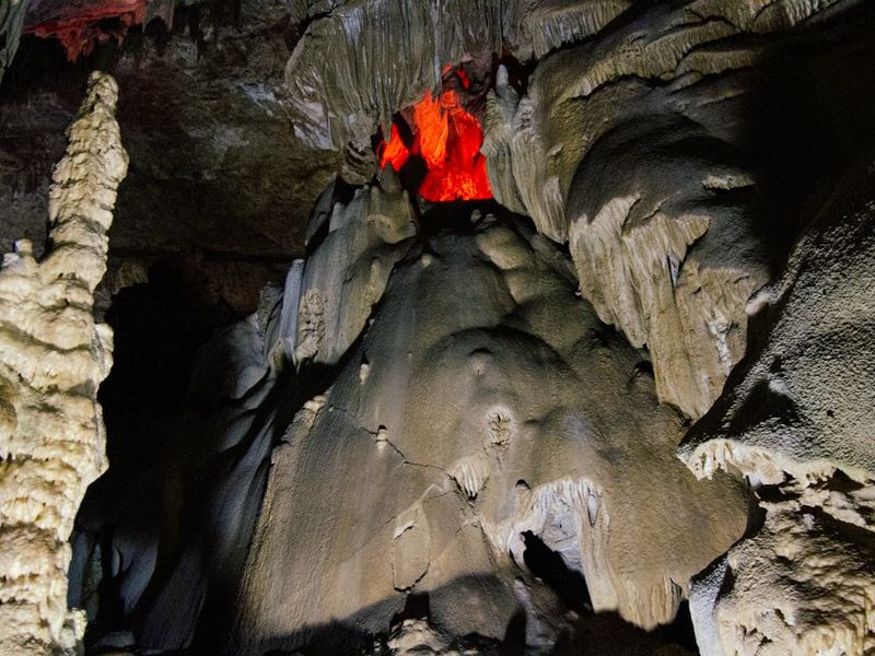 Путешествие в Воронцовские пещеры и Навалищенский каньон - экскурсия в Сочи