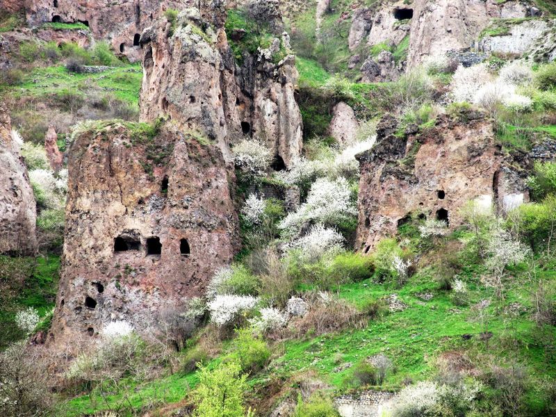 Путешествие в пещерный город и монастырь Татев - экскурсия в Ереване