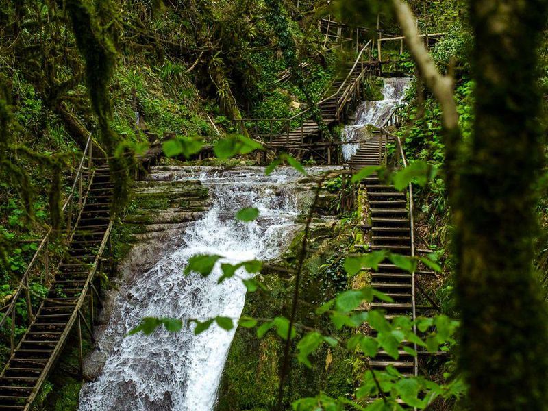 Долина легенд: 33 водопада и адыгейское шоу - экскурсия в Сочи