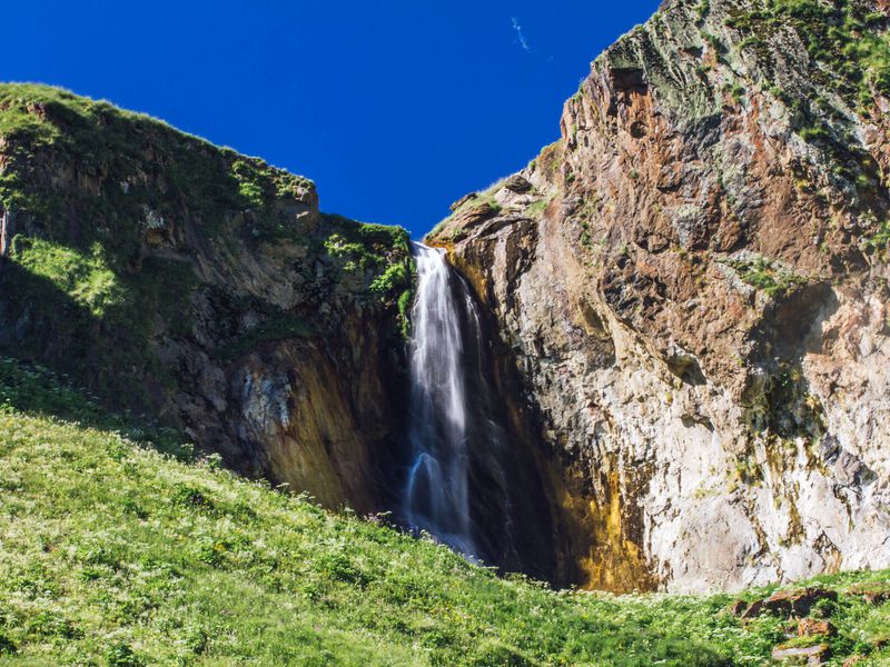 Джип-путешествие к склону Эльбруса: горы, водопады и нарзаны Джилы-су - экскурсия в Пятигорске