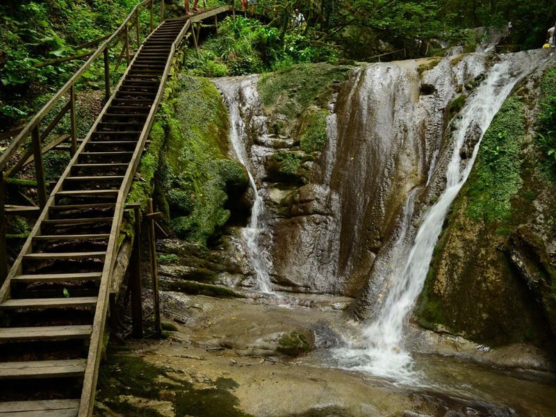 Поход к водопадам Ореховский и Ажек - экскурсия в Сочи