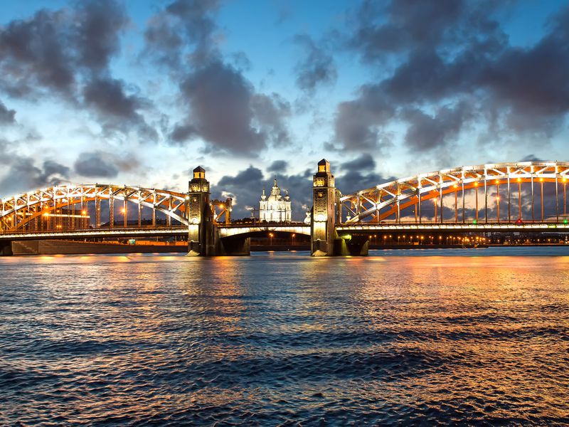 Романтика белых ночей и разводных мостов - экскурсия в Санкт-Петербурге