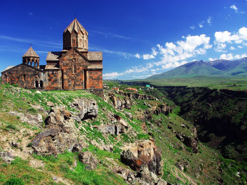 Архитектура и великие святыни средневековых монастырей - экскурсия в Ереване