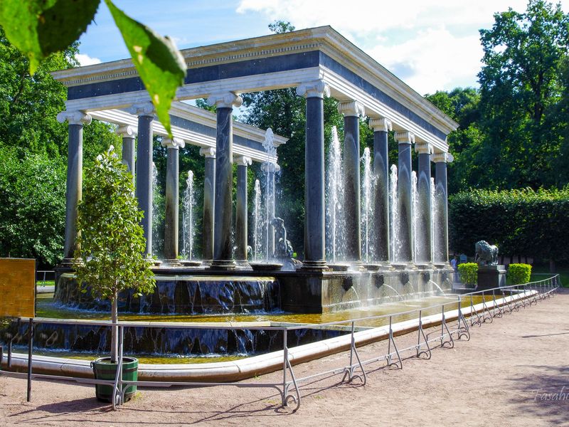 Дворцы, великолепный парк и фонтаны Петергофа - экскурсия в Санкт-Петербурге