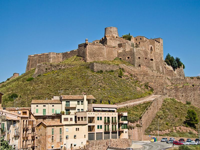 Тайны замка Кардона и волшебная Гора Соли - экскурсия в Барселоне