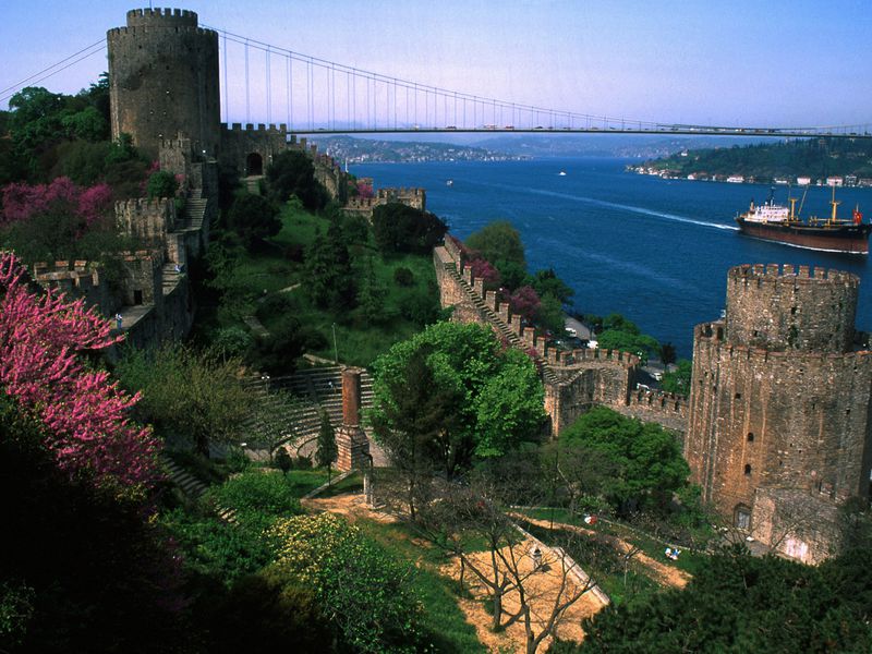 Дворцы, крепости и синие скалы Симплегады - экскурсия в Стамбуле